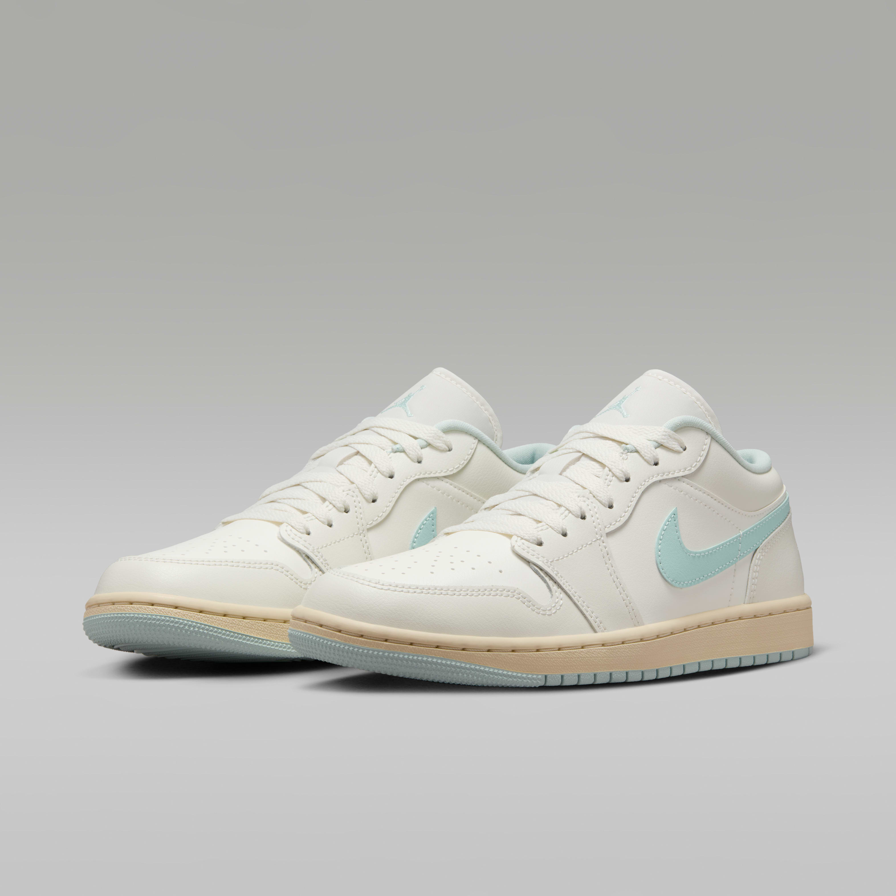 靴 Nike wmns Air Jordan 1 Brooklyn Low Wmns Air Jordan 1 Brooklyn Low 'White/Metallic Silver|HF3184